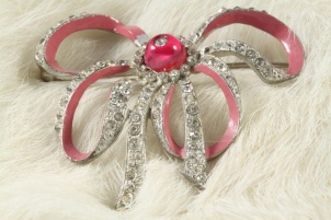 c1940s shabby pink rhinestone enamel vintage bow brooch